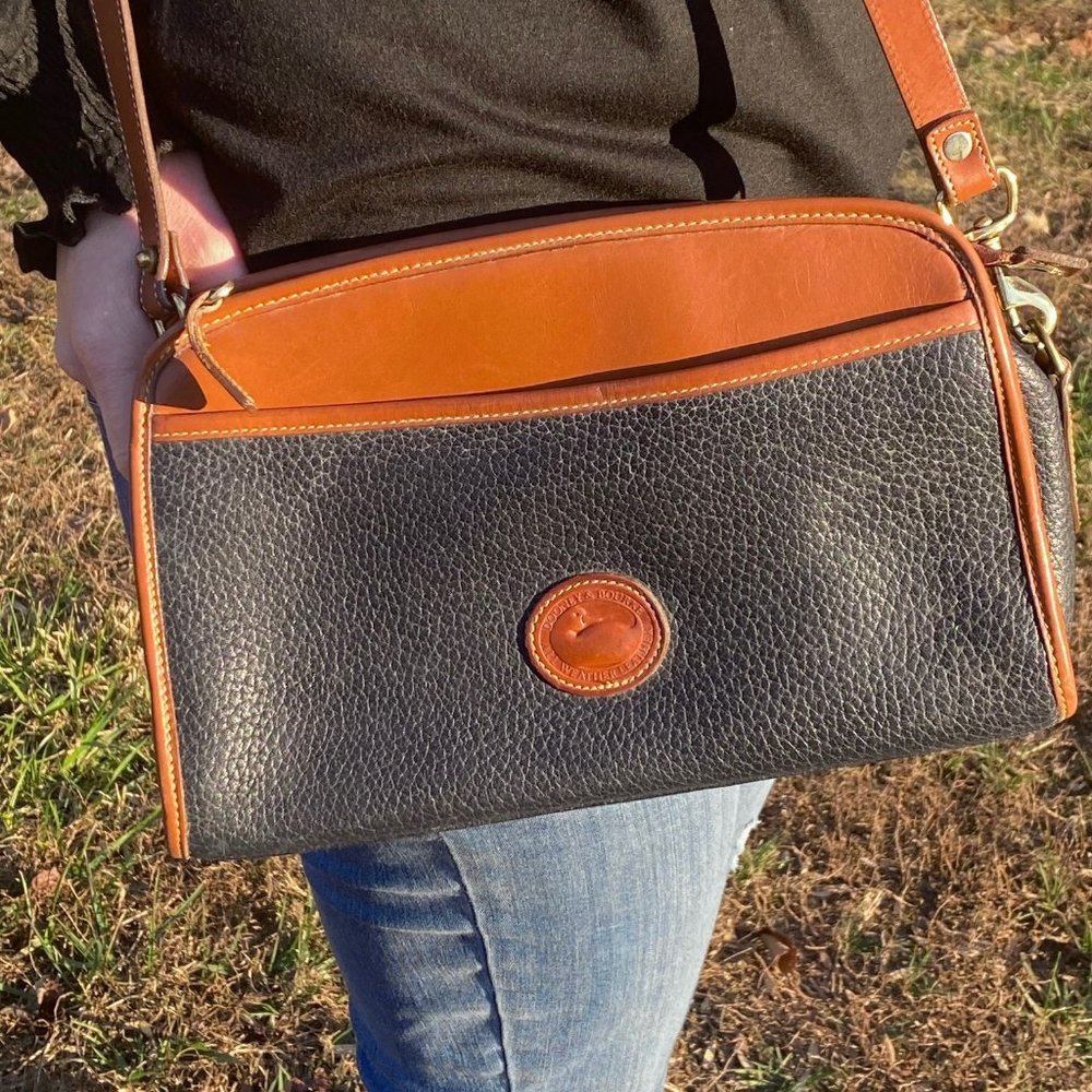 Vintage Dooney & Bourke Zip Top Crossbody bag, navy/tan